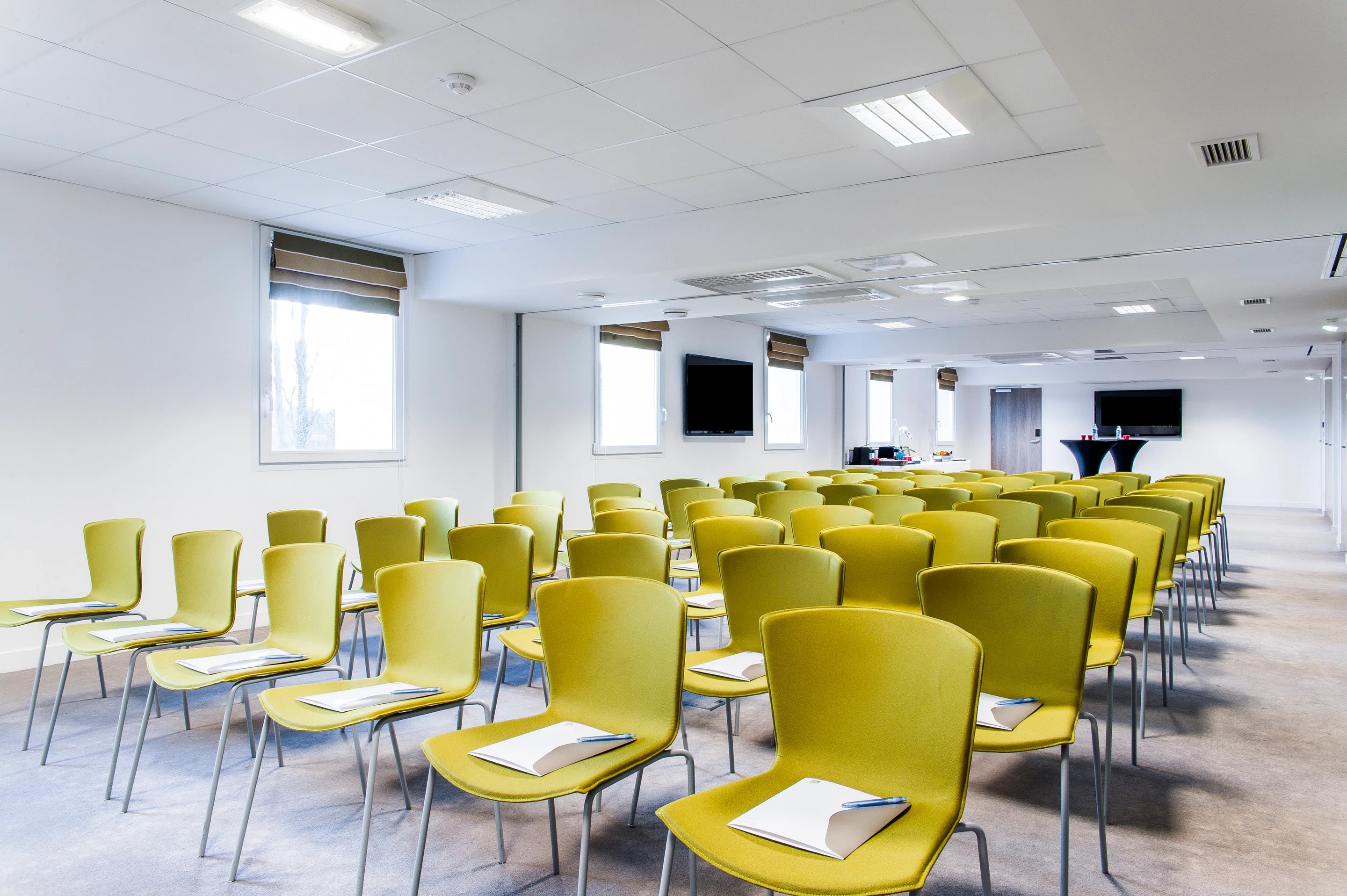 173/12_Page_Seminaires/Salle_de_seminaire_Lenoir3-_Le_Best_Western_Plus_Paris_Velizy.jpg